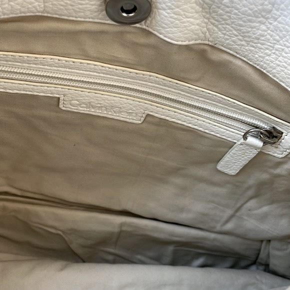 Calvin Klein Woven Leather Hobo Shoulder Bag in White - Picture 3 of 10